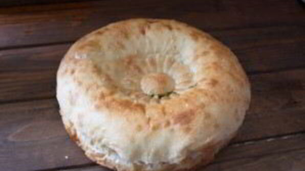 толстый лаваш с сыром и бужениной