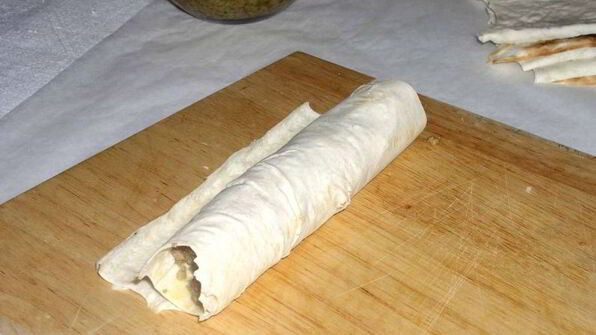 трубочки с мясной начинкой лавашони