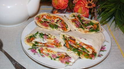 Закуска из лаваша с корейской морковкой