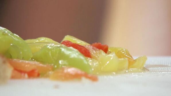 закуска из лаваша с соусом из перца