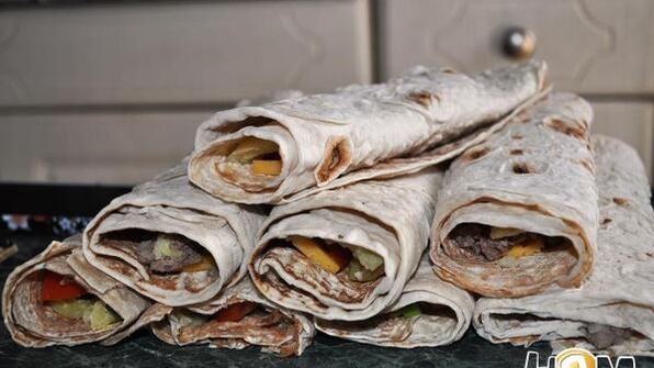 жареный лаваш с картофелем и фаршем