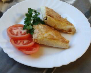 Жареный лаваш с сыром и зеленью