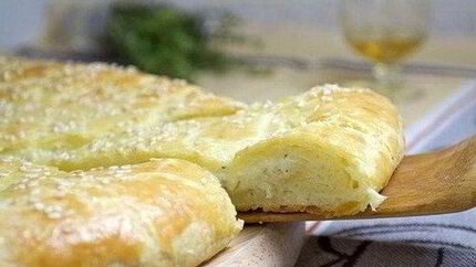 Домашняя творожная лепешка с сыром