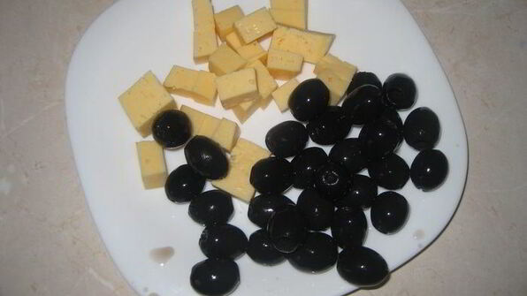 фокачча из шариков с сыром и оливками