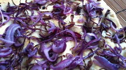 Фокачча с жареным луком