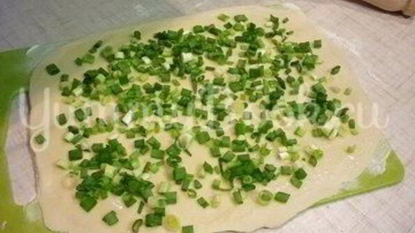 хрустящие лепешки с сыром и зеленым луком