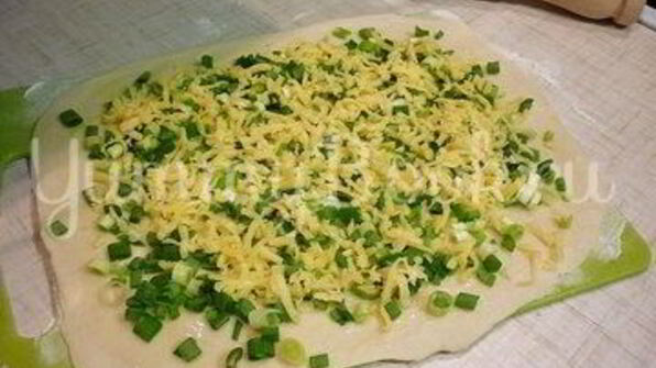 хрустящие лепешки с сыром и зеленым луком