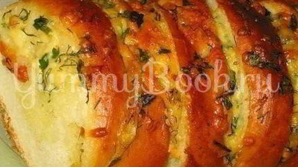 Хрустящий хлебушек пропитанный маслом, сыром и чесночком