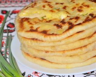 Лепешки с зеленым луком и моцареллой