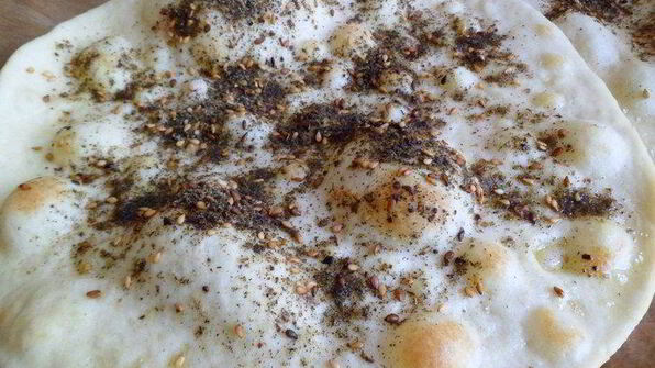 манаиш-лепешки с сыром и кунжутом, заатаром