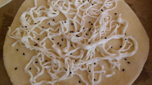 манаиш-лепешки с сыром и кунжутом, заатаром