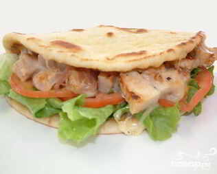 Пита с курицей и дзадзики