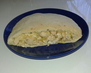 Пита с начинкой из курицы и сыра