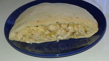 Пита с начинкой из курицы и сыра