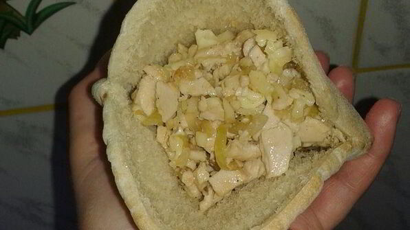 пита с начинкой из курицы и сыра