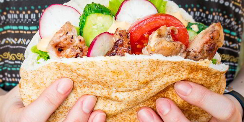 Рецепт питы со свежими овощами и курицей на углях