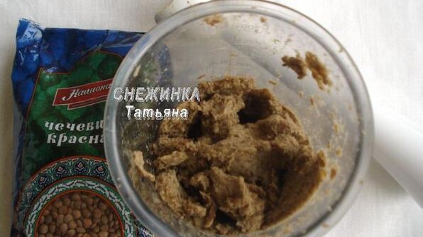 постное карри из чечевицы с чечевичными лепешками