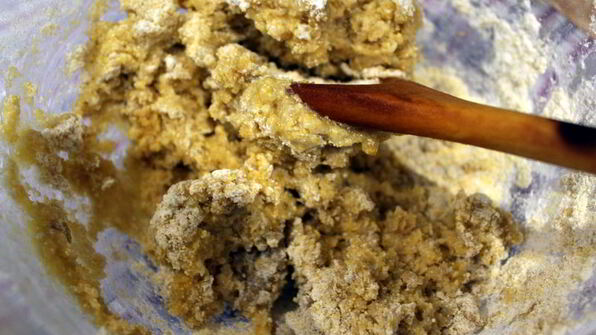 яйцо с овощами и лепешками