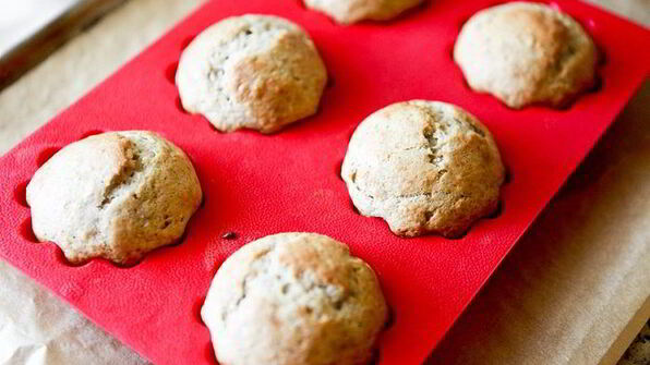 банановые маффины с клубникой