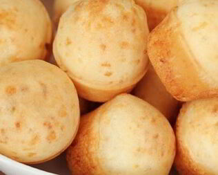 Безглютеновые маффины Пау ди кейжу с кусочками сыра