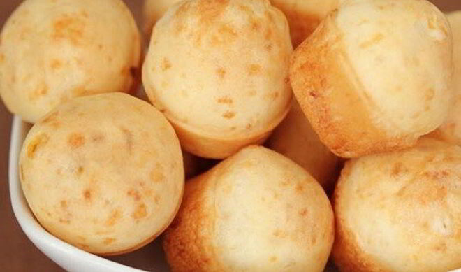 Безглютеновые маффины Пау ди кейжу с кусочками сыра