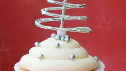 Новогодние маффины с белым и темным шоколадом