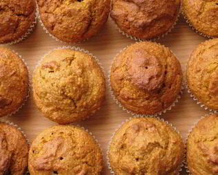 Овсяные маффины с тыквой, орехами и пряностями