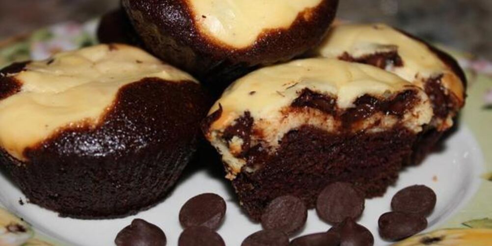 Рецепт шоколадных маффинов с крем сыром