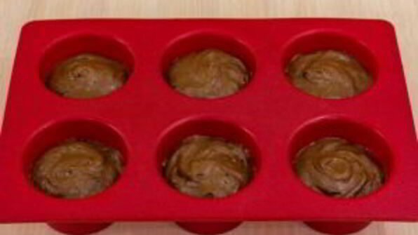 шоколадные маффины с вареной сгущенкой