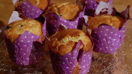 Сливочные маффины с клюквой и вишней