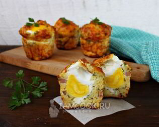 Сырные маффины с ветчиной и яйцом