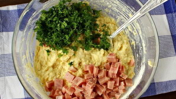 сырные маффины с ветчиной и яйцом