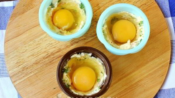 сырные маффины с ветчиной и яйцом