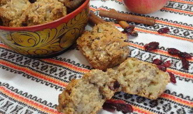 Яблочные маффины с вишней