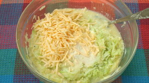 закусочные маффины с кабачком и сыром