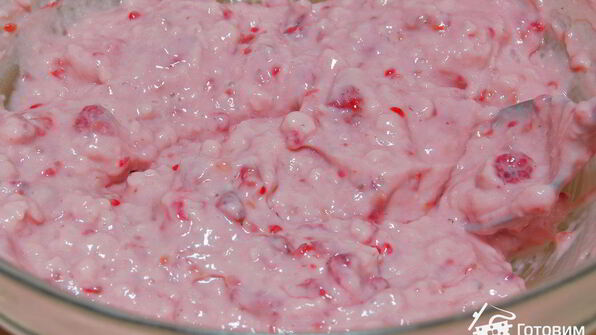 малиновый рулет