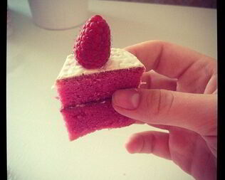 Малиновый манник без муки на сметане