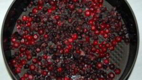 манник с лесными ягодами