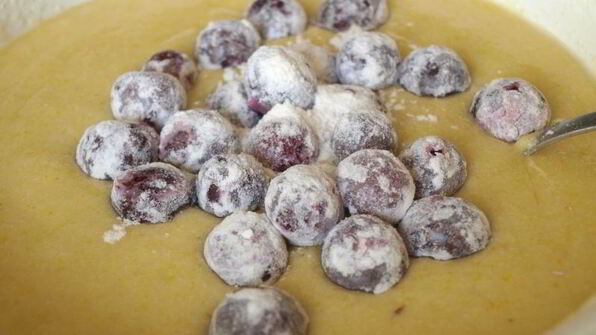 манник с вишнями