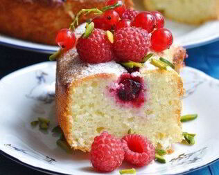 Манник творожный с ягодами