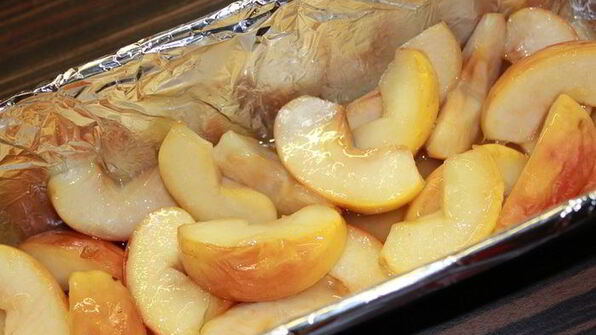 шоколадный манник с карамельными яблоками