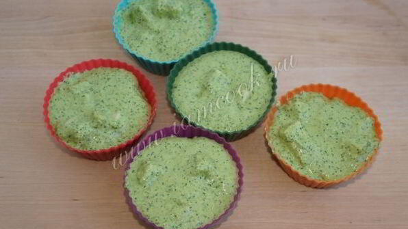 зеленые мини-манники с сыром в мультиварке