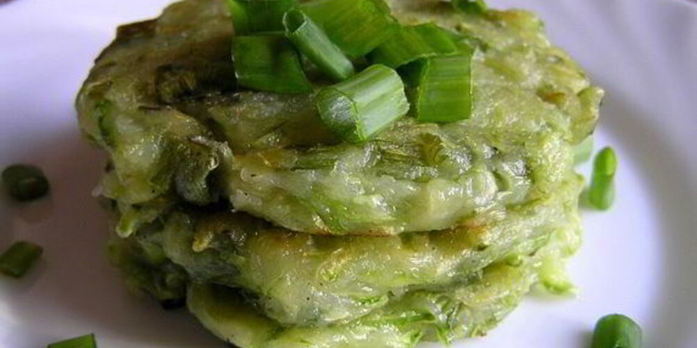 Рецепт кабачковых оладий с зеленым луком