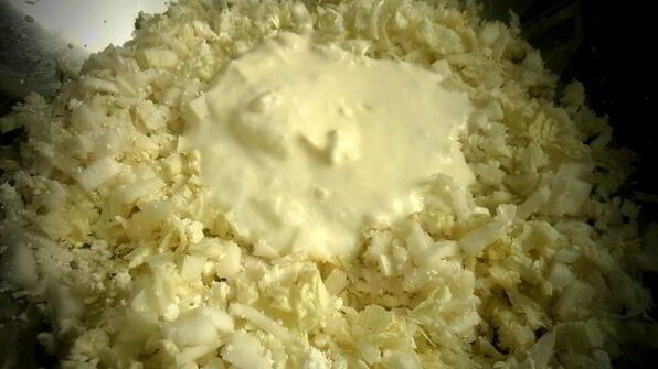 оладушки из китайской капусты с брынзой