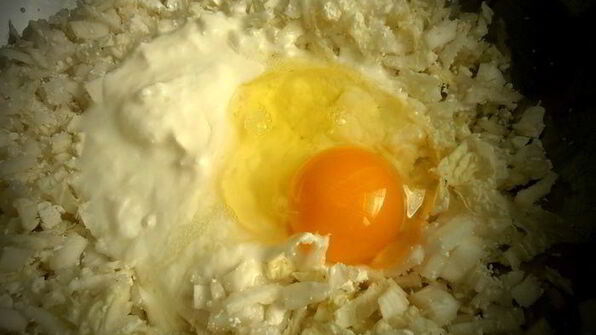 оладушки из китайской капусты с брынзой