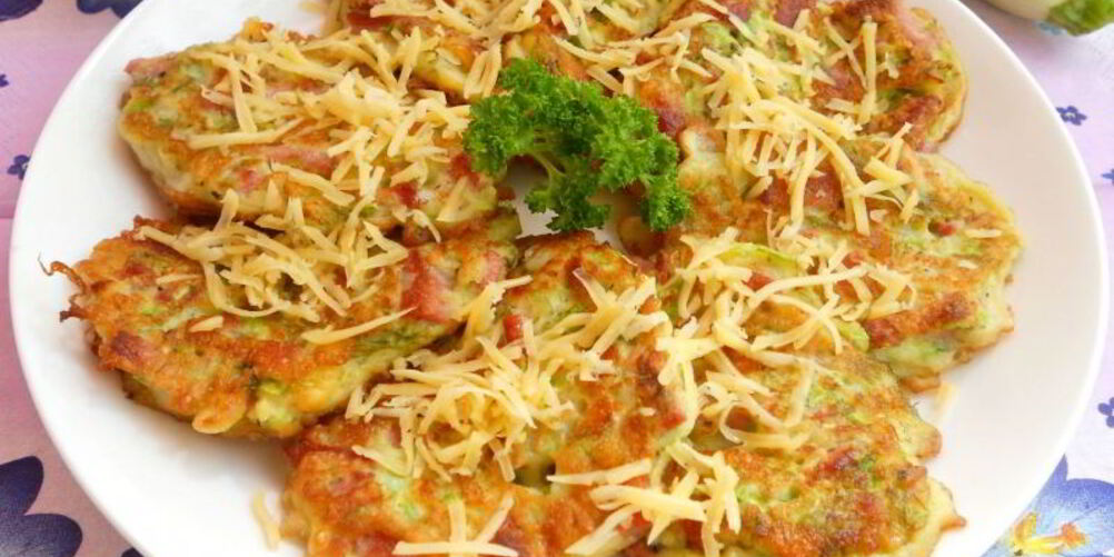 Рецепт оладий из кабачков с сыром и колбасой