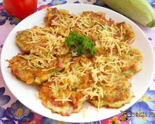 Оладьи из кабачков с сыром и колбасой