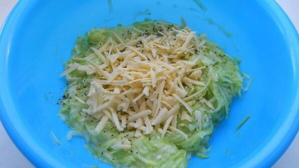 оладьи из кабачков с сыром и колбасой