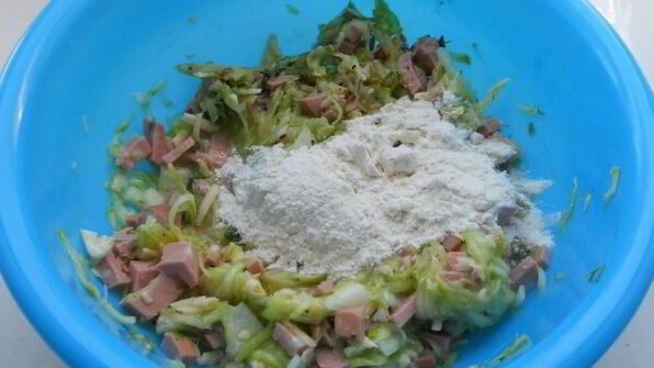 оладьи из кабачков с сыром и колбасой