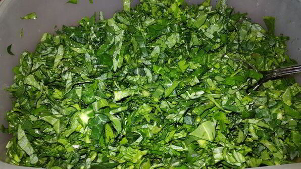 оладьи из листовой капусты с овсяными хлопьями и зеленью